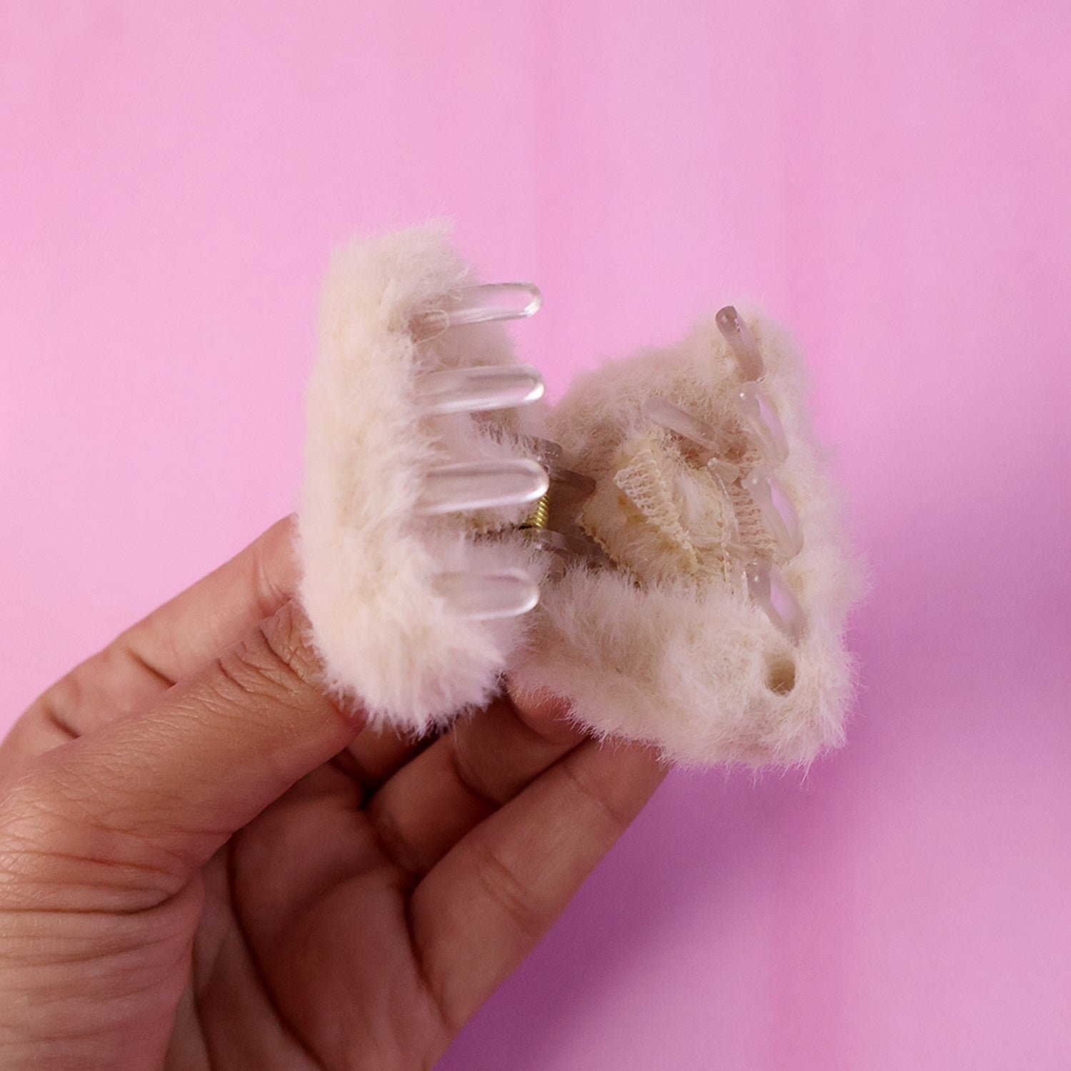 Hair Claw Clip – Plush, Non-slip Fluffy Hair Accessory