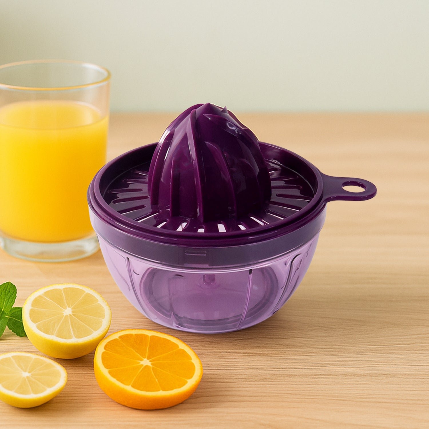 Manual Citrus Juicer 650ml – Seed Filter & Durable Plastic
