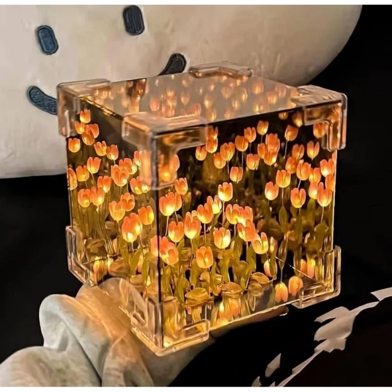 Cube Tulip Lamp (Multicolor)