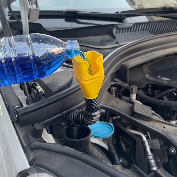 RetractableAutoFuelFunnel-03 Flexible Plastic Funnel – Spill-Free Car Oil Fuel Filling