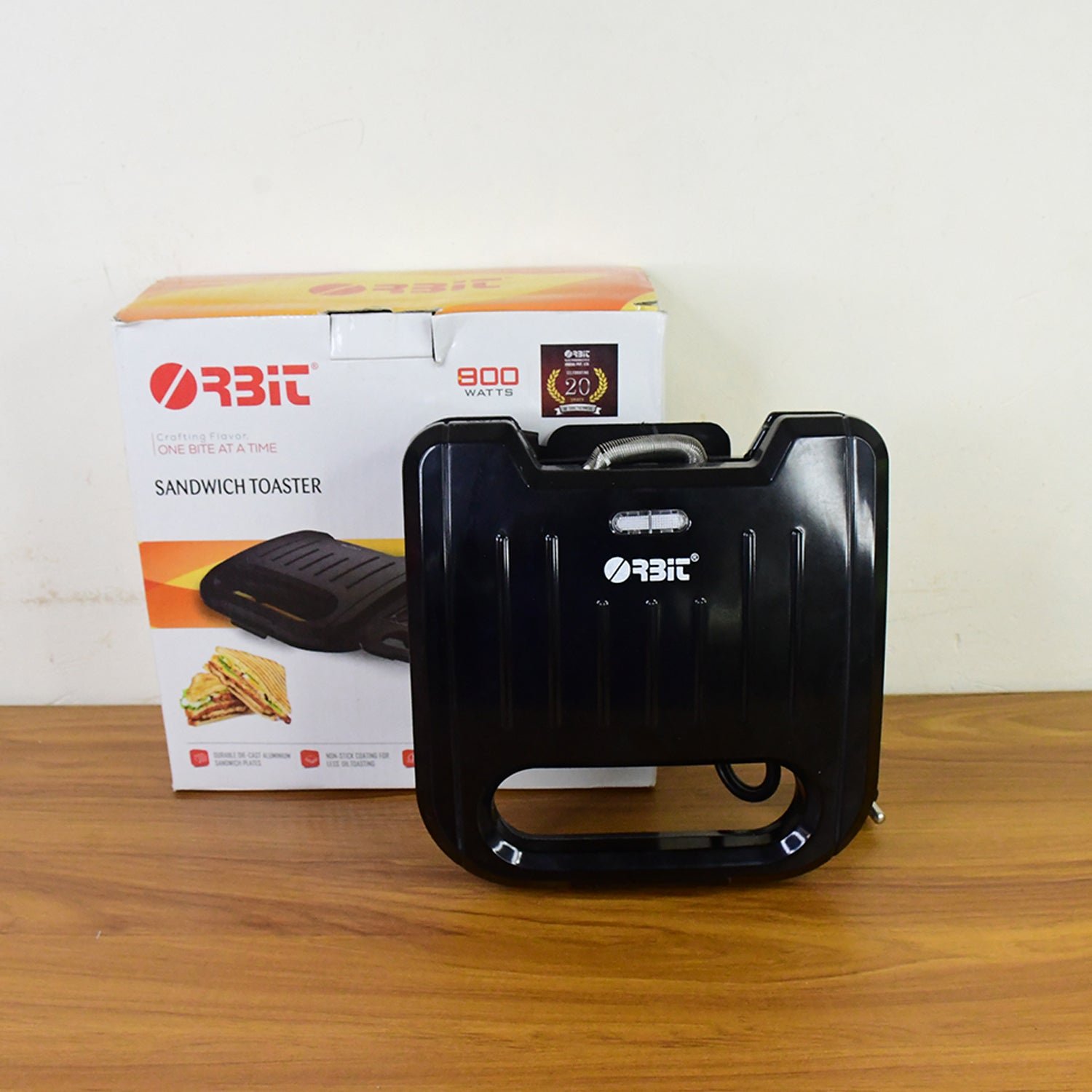 Sandwich Toaster – 800W Fast Toasting with Non-Stick Plates