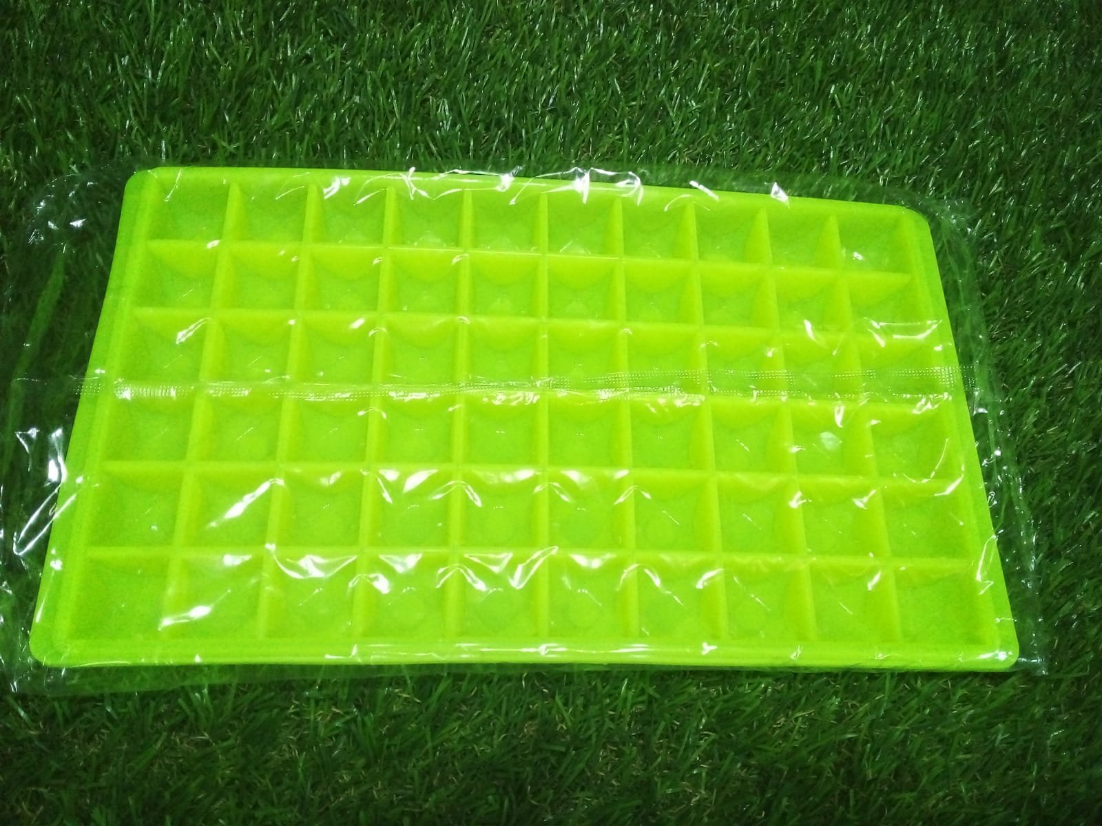 60-Cavity Ice Tray – Flexible Plastic Cubes | Indo Glow