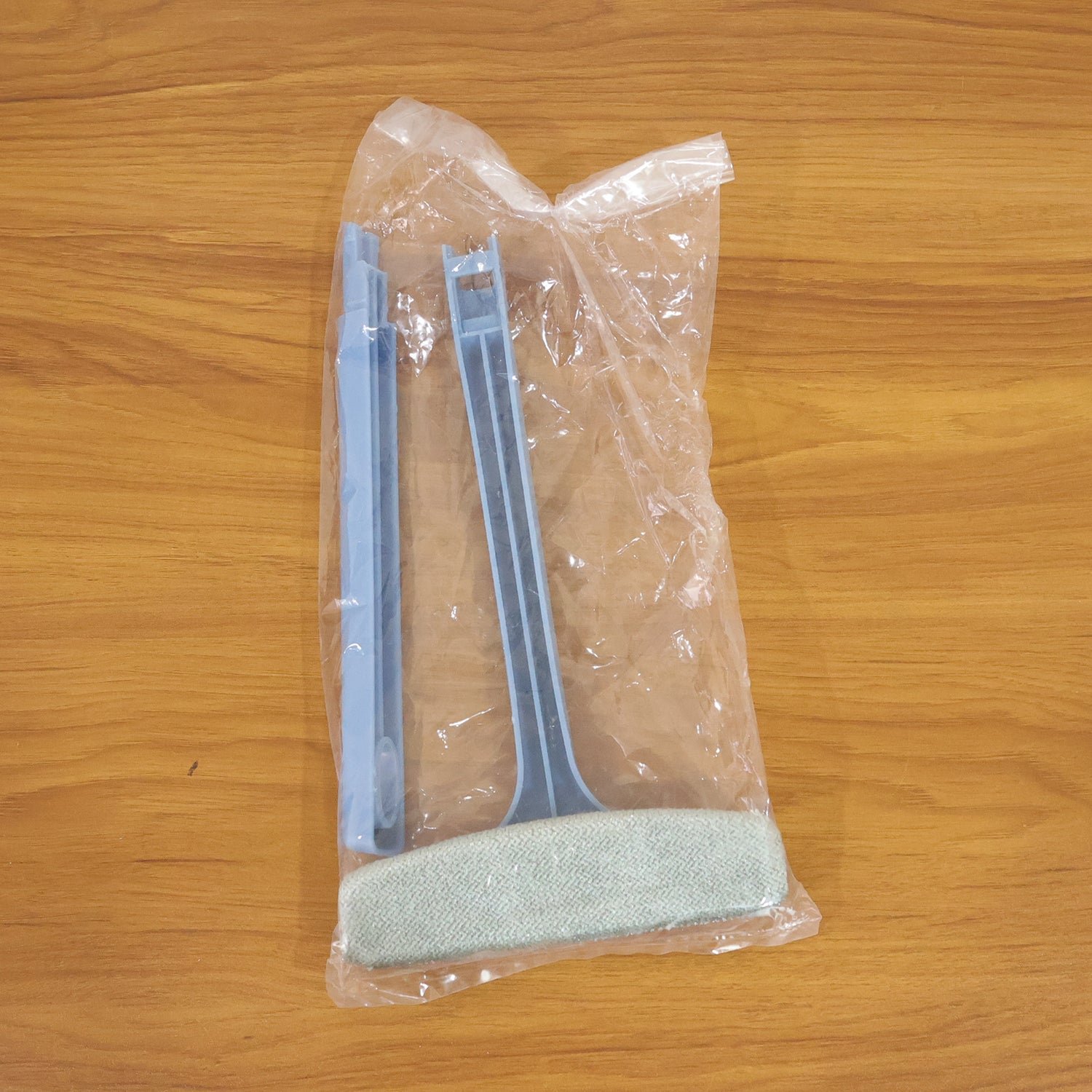 Window Mesh Cleaner – 3-in-1 Dusting Brush | Velvet Wipe (B-Grade)