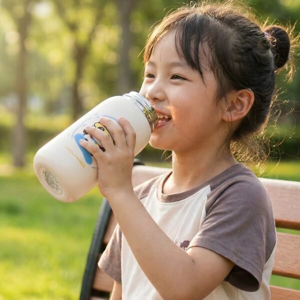 Kids Insulated Water Bottle – Leakproof & Easy to Carry
