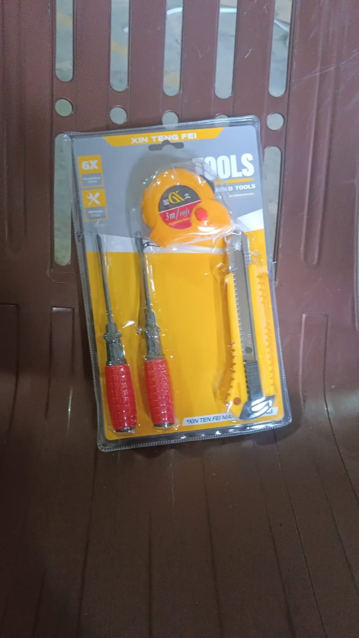 a2b9b7bd-2ad4-4a30-bad4-f464bd64d8fb 4 in 1 Hand Tool Kit – Durable, Portable Home Repair Set