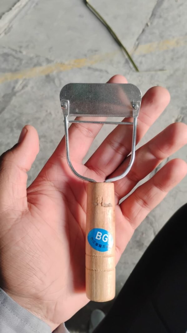 Wooden Handle Vegetable Peeler – Ergonomic & Durable Design