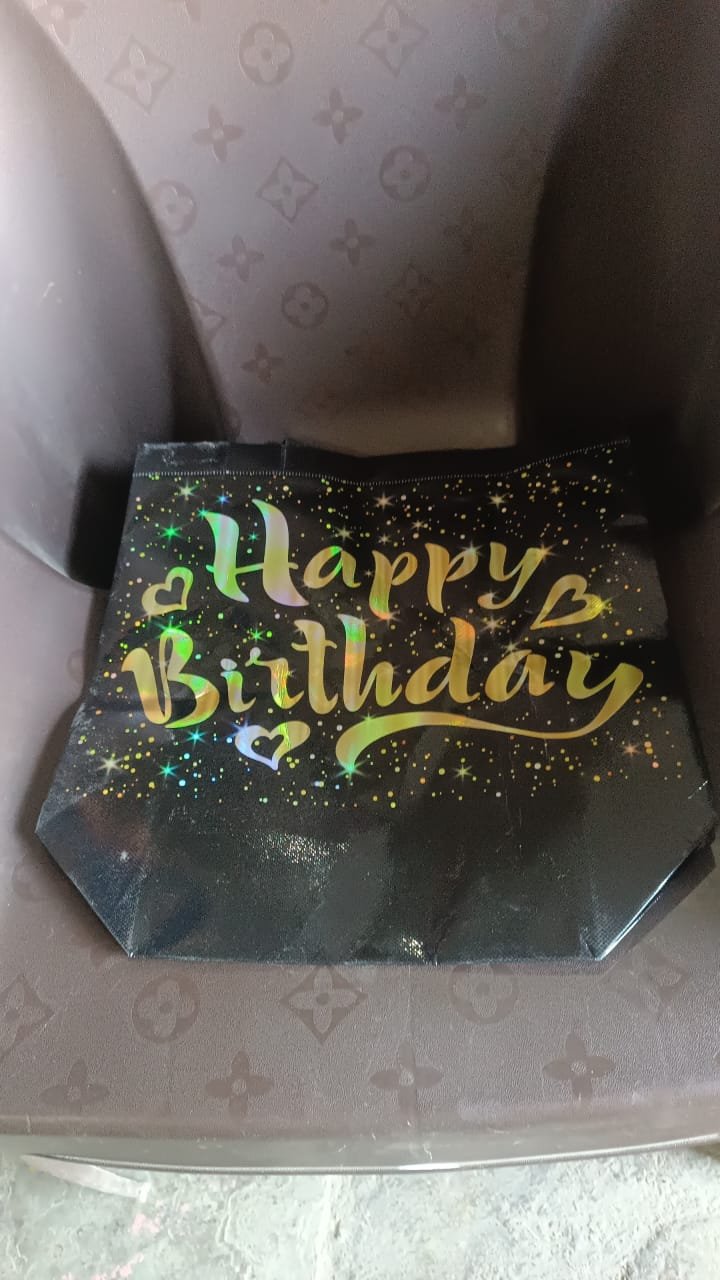 b7d8e358-e064-4ec1-8661-52c46f3fc1a4 Birthday Gift Bag with Gold Stars – Reusable Black Tote