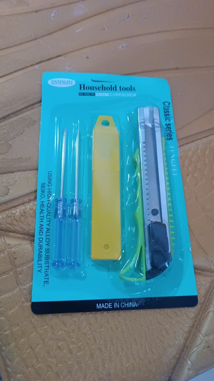 Heavy Duty Cutter Knife with 2 Screwdrivers - Safe & Durable Set