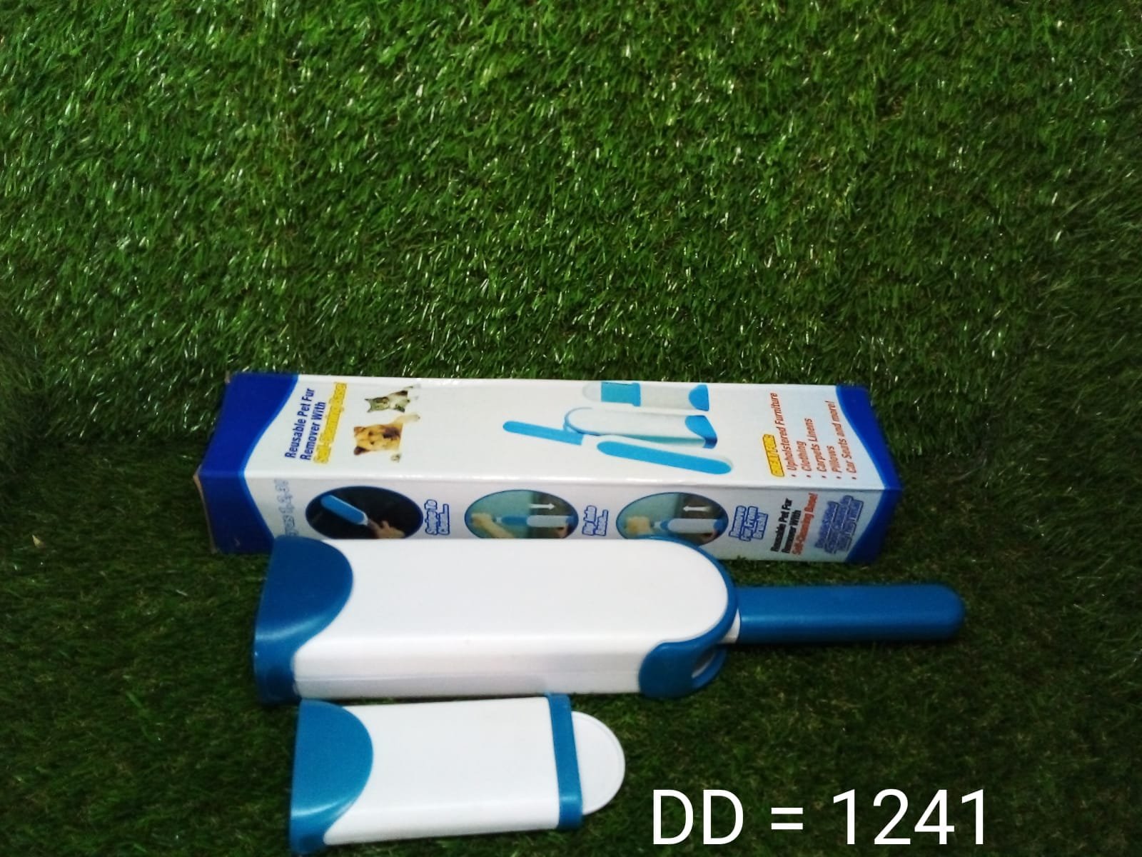 Pet Hair Remover – Self-Cleaning & Reusable Fur Brush | Waggy Tales
