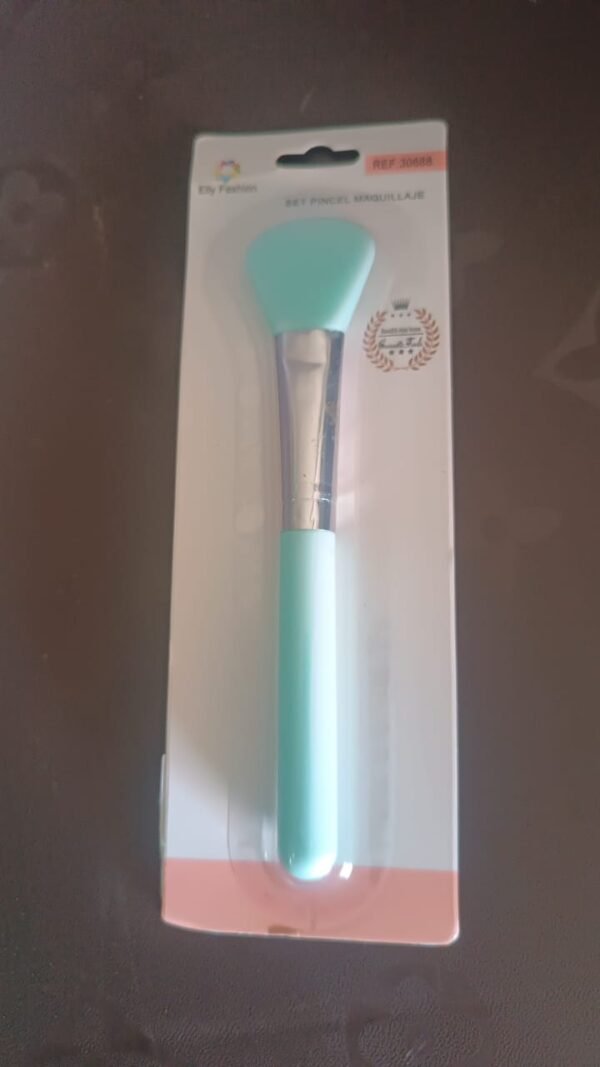 Face Mask Applicator Brush – Soft Silicone for Even Application