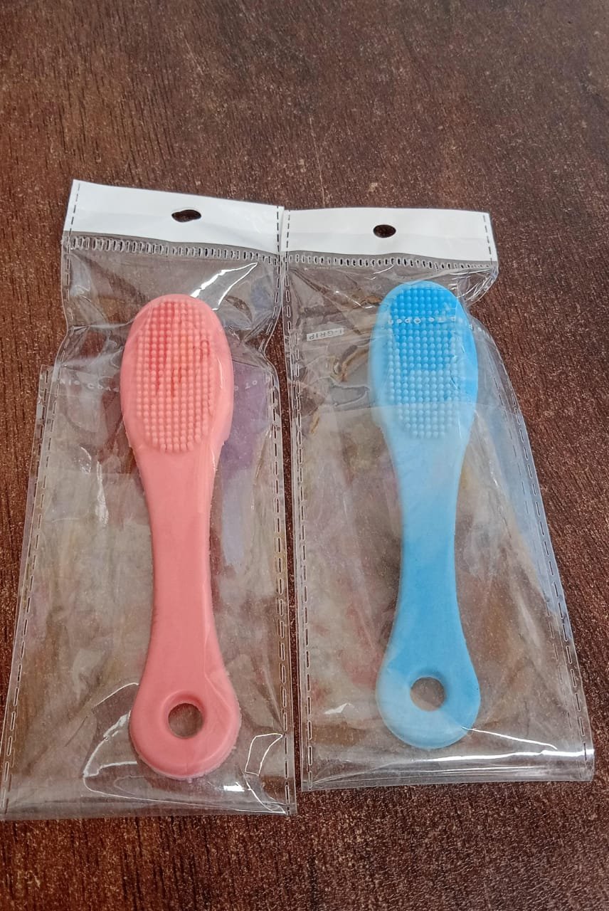Silicone Finger Scrubber – Gentle Facial Cleansing Tool | VelvaBloom
