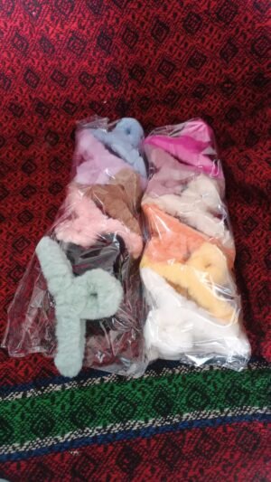 Plush Hair Claw Clip – Soft, Non-Slip & Stylish | Calm & Curl