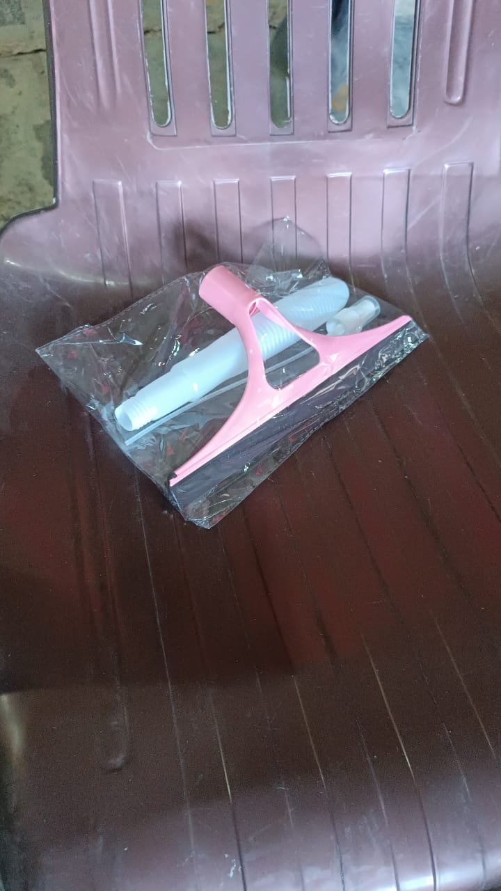 Window Cleaning Spray Brush – Streak-Free Glass & Car | Velvet Wipe