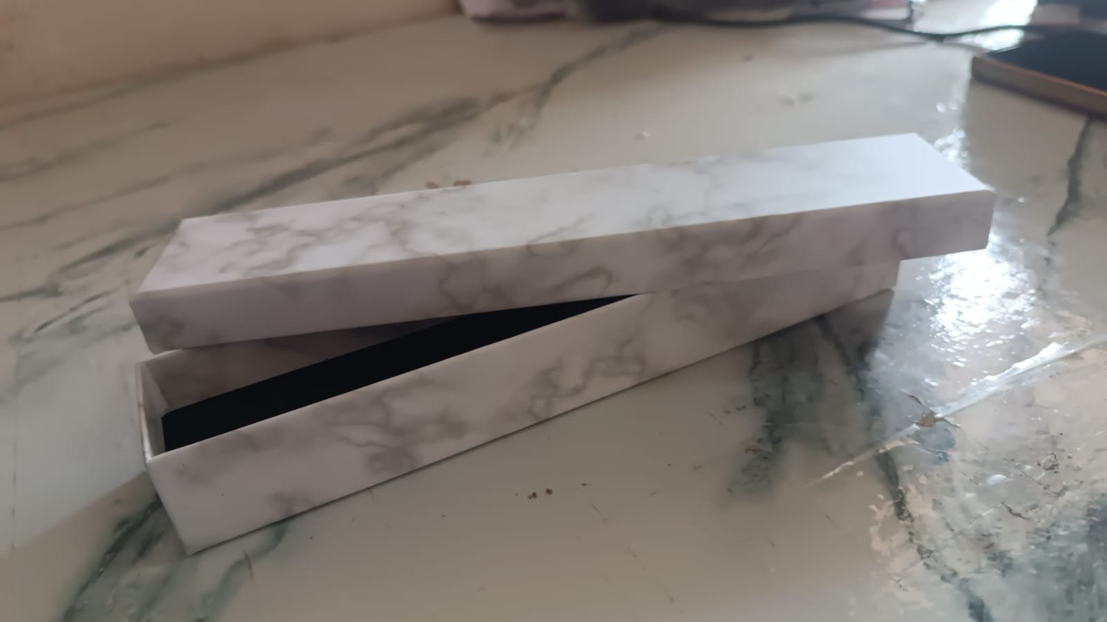 Jewelry Gift Box – Marble Finish Velvet Insert for Bracelets 21x5cm