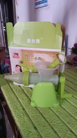e389b94d-d871-4df9-b03d-99998113ff76 Manual Plastic Juicer – Easy, Compact & Durable for Fresh Juices