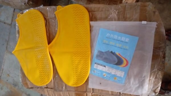 Waterproof Silicone Shoe Cover – Non-Slip & Foldable