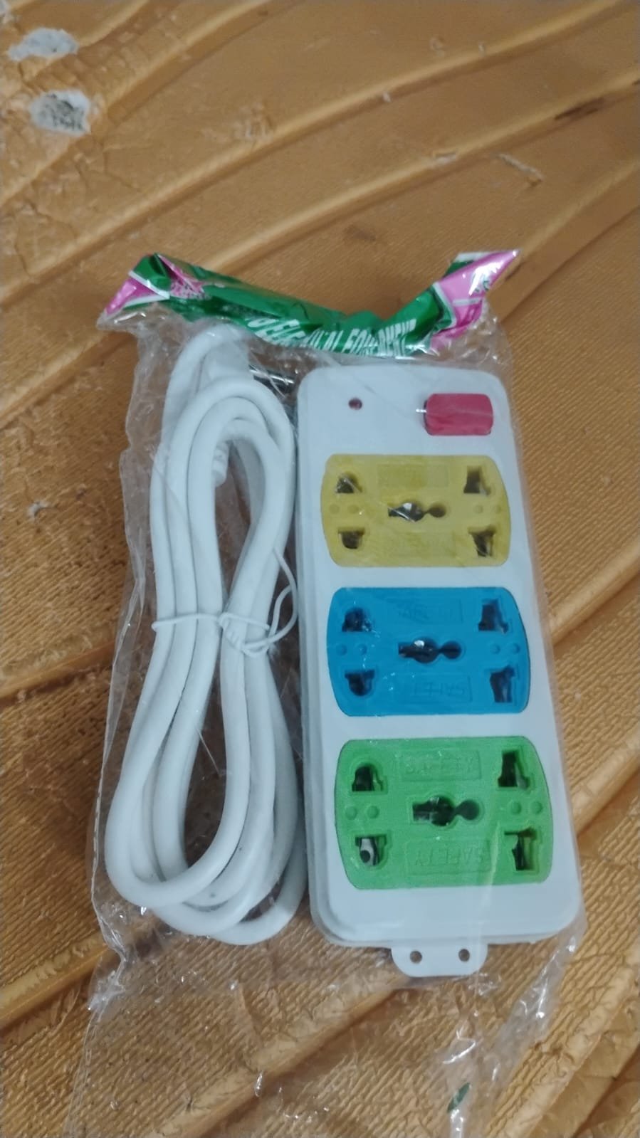Universal 3-Socket Extension Board – Compact Power Strip with Safety