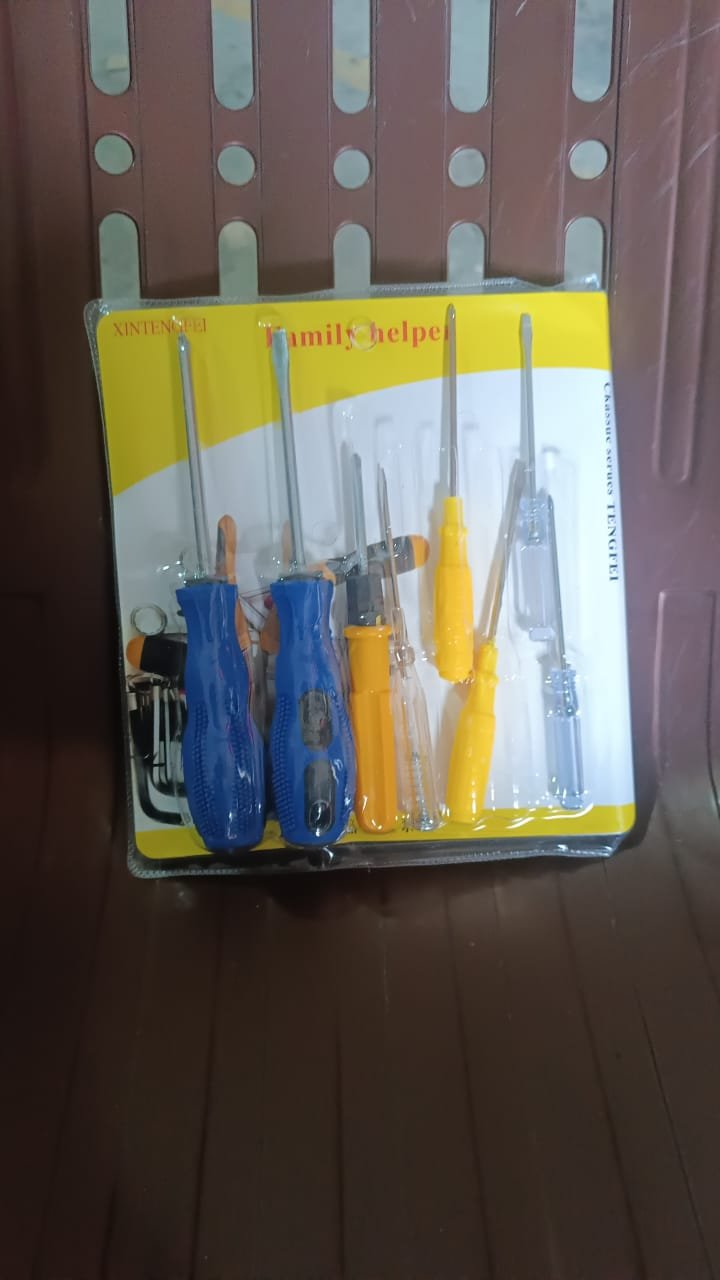 Multi Screwdriver Set – Compact 8-in-1 Hand Tool Kit