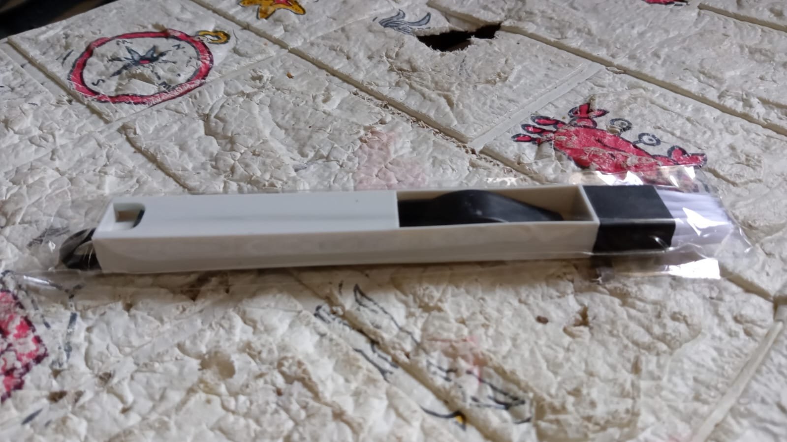 Window Slot Cleaning Brush – 2-in-1 Tool for Narrow Gaps | WipeTech