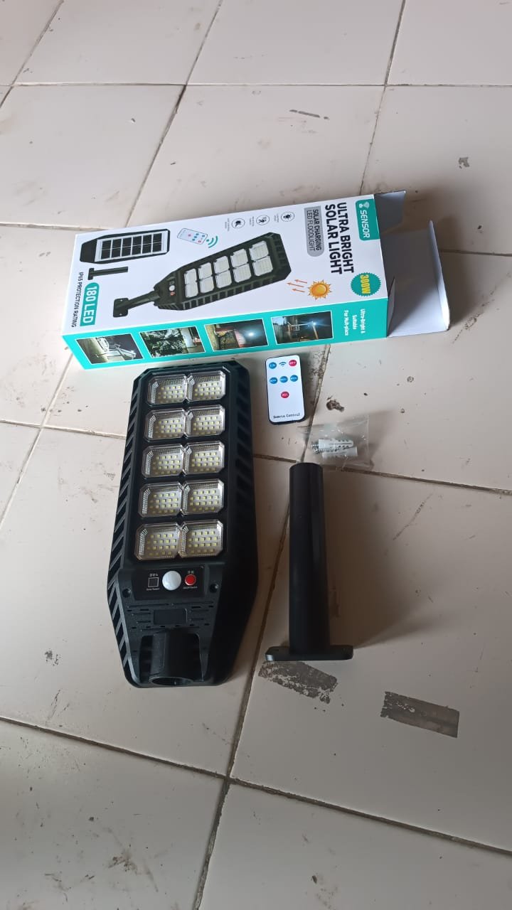 Solar LED Street Light – High-Powered Motion Sensor & Remote Control