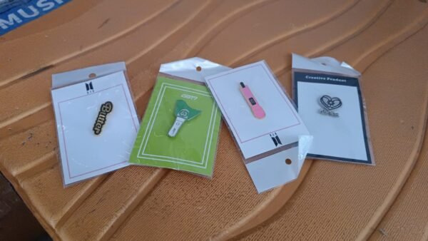 fbd0094c-cc72-48b1-9dfc-068cf7e4ee23 Metal Badge Pin – Stylish Single Piece with Random Design