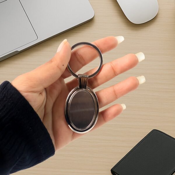 Oval Shape Metal Keychain – Durable Stylish Chrome Finish
