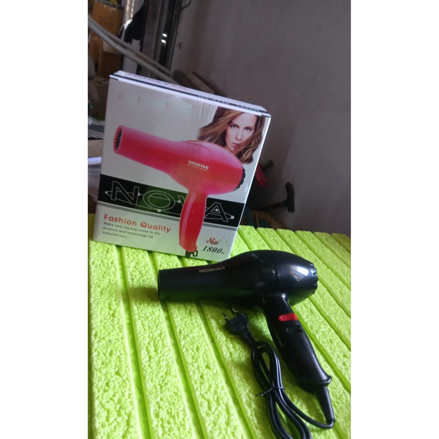 Professional Hair Dryer – 1800W, 3 Heat Settings |